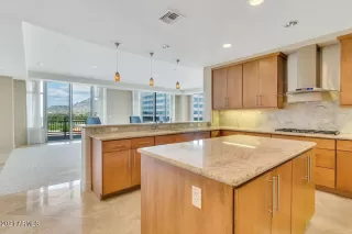 Photo #5: 6300110 Listing