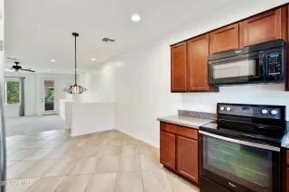 Photo #5: 6300451 Listing 