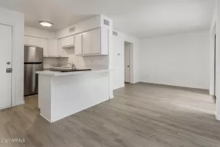 Photo #5: 6301728 Listing