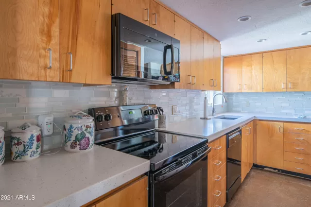 MLS: 6302072 Condo For Sale