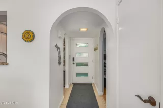 Photo #5: 6303700 Listing