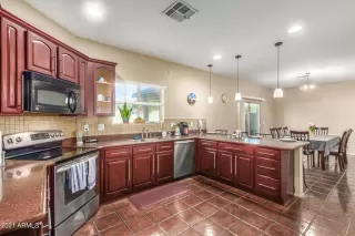 Photo #5: 6304021 Listing