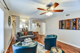 Photo #6: 6304323 Listing