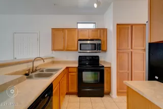 Photo #3: 6304952 Listing