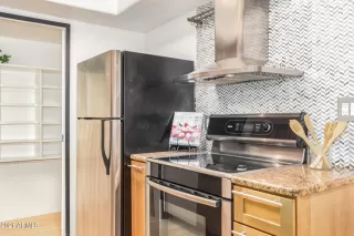 Photo #2: 6305277 Listing