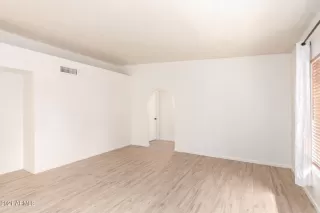 Photo #5: 6307365 Listing