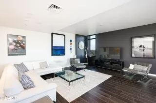 Photo #3: 6307396 Listing