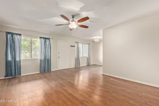 Photo #5: 6308300 Listing