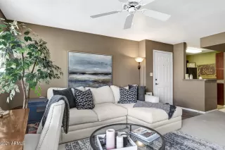 Photo #6: 6309348 Listing