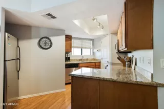 Photo #5: 6309569 Listing