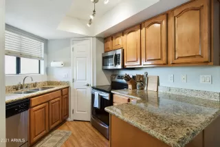 Photo #6: 6309569 Listing