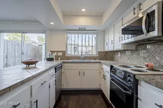 Photo #3: 6309612 Listing 