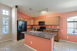 Photo #4: 6310074 Listing