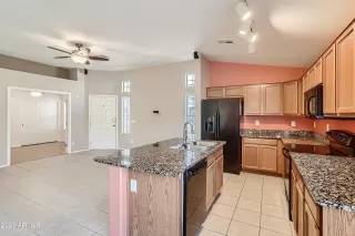 Photo #5: 6310074 Listing