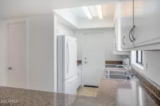 Photo #5: 6310741 Listing