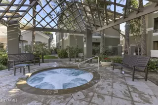 Photo #4: 6313000 Listing