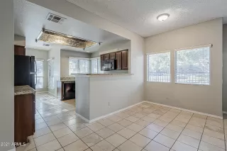 Photo #5: 6313917 Listing