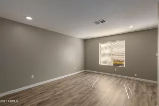 Photo #5: 6314000 Listing