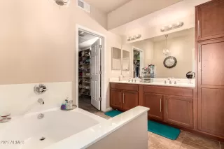 Photo #6: 6316868 Listing