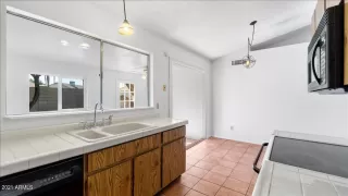 Photo #5: 6317175 Listing