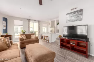 Photo #5: 6317274 Listing