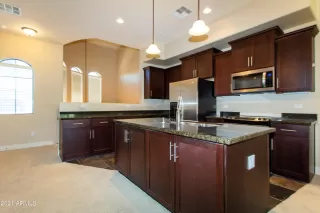 Photo #3: 6317342 Listing 