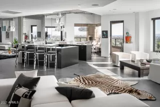 Photo #2: 6317610 Listing