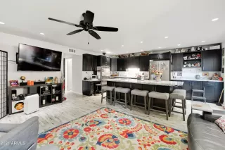Photo #4: 6318118 Listing