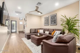 Photo #5: 6318176 Listing