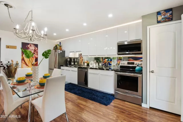 MLS: 6321000 Condo For Sale