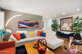 Photo #4: 6321000 Listing