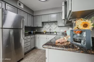 Photo #6: 6323243 Listing