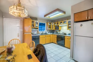 Photo #5: 6323725 Listing