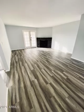 Photo #5: 6323816 Listing