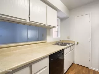 Photo #6: 6323910 Listing