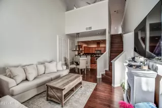 Photo #5: 6325641 Listing