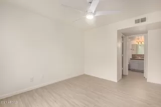 Photo #6: 6325691 Listing