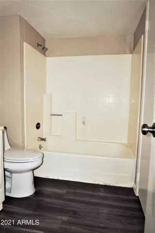 Photo #6: 6325963 Listing