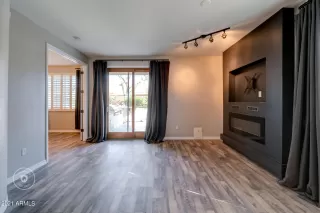 Photo #5: 6327500 Listing