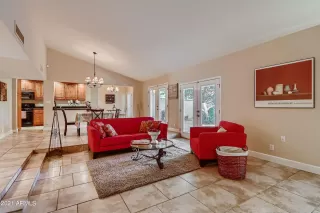 Photo #5: 6327726 Listing