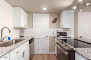 Photo #6: 6329538 Listing