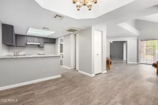 Photo #5: 6331664 Listing