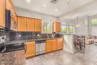 Photo #6: 6331866 Listing