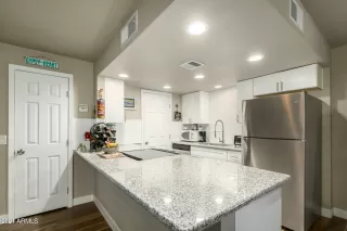 Photo #6: 6332392 Listing