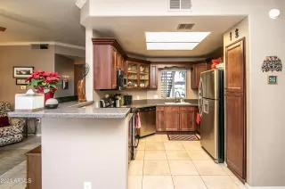 Photo #6: 6332625 Listing