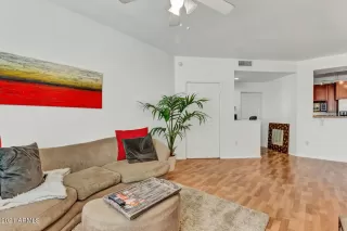 Photo #4: 6333637 Listing