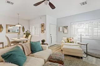 Photo #5: 6334460 Listing