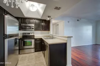 Photo #2: 6335102 Listing 