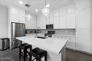 Photo #5: 6335304 Listing