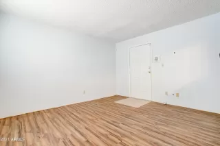 Photo #5: 6335407 Listing